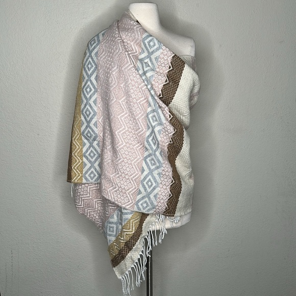 Boho  Aztec Santa Fe Print Fringe Scarf Shawl Throw Fringe Pastel Pink Ivory - Picture 4 of 9